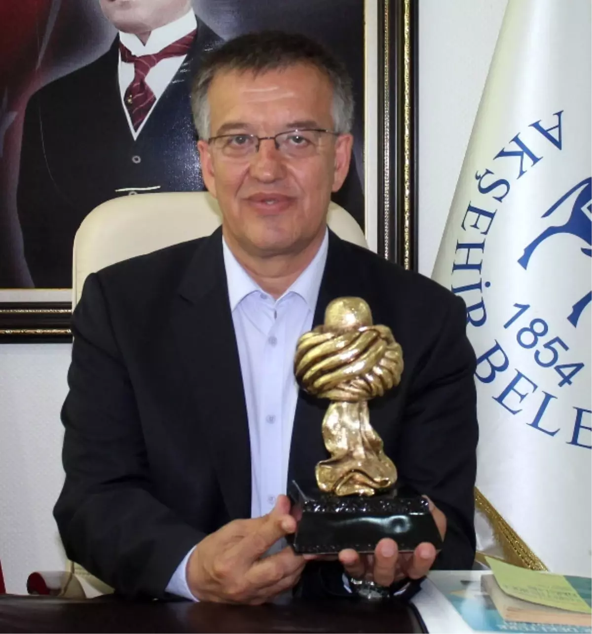 "Altın Kavuk" Ödülü Prof. Dr. Metin Sözen\'e