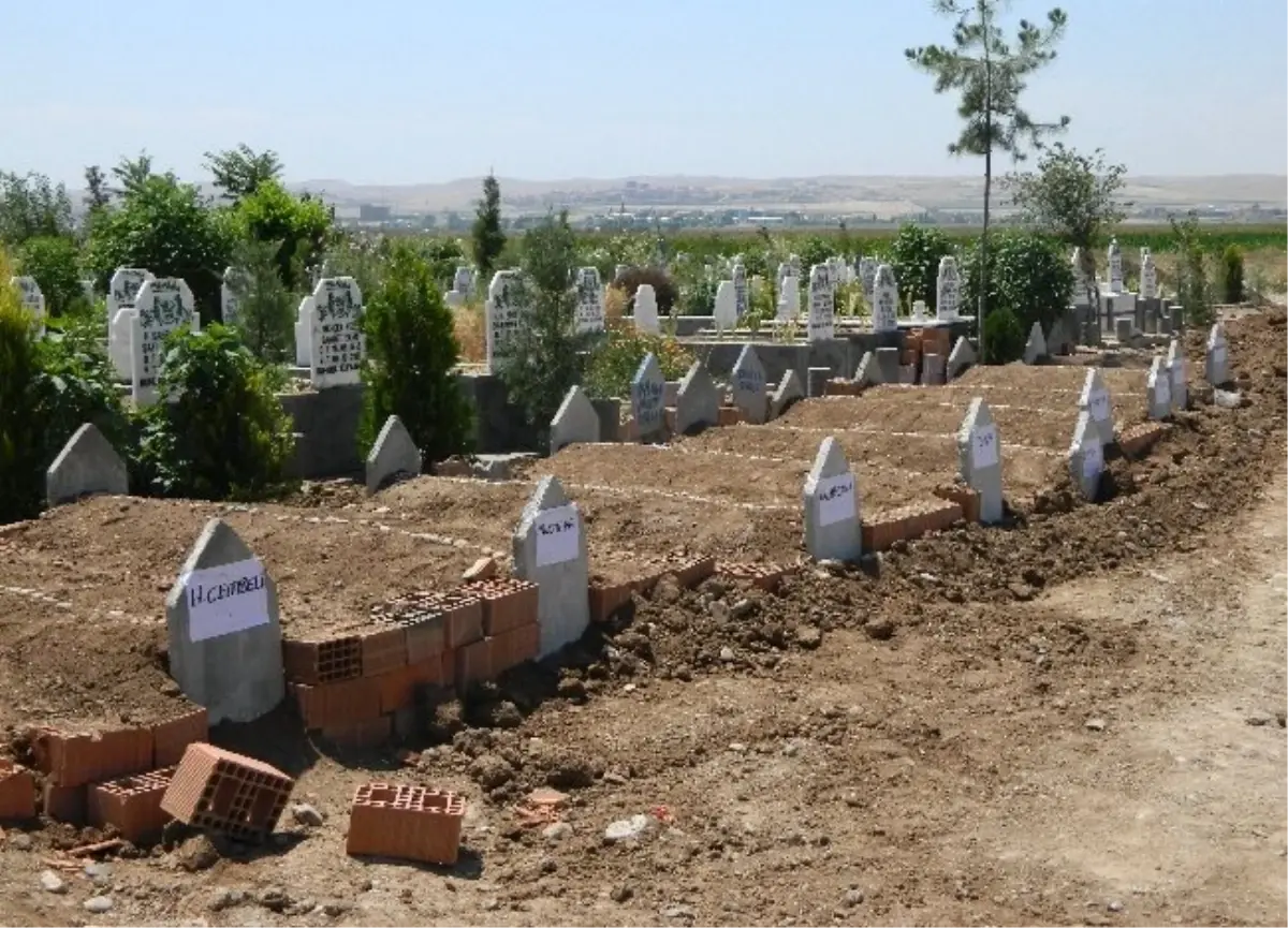 Yaralı Anne Çocuklarının Ölümünden Habersiz