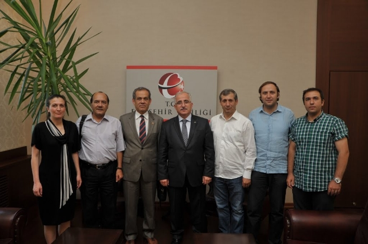 Eskişehir Gazeteciler Cemiyeti\'nden Vali Güngör Azim Tuna\'ya Ziyaret