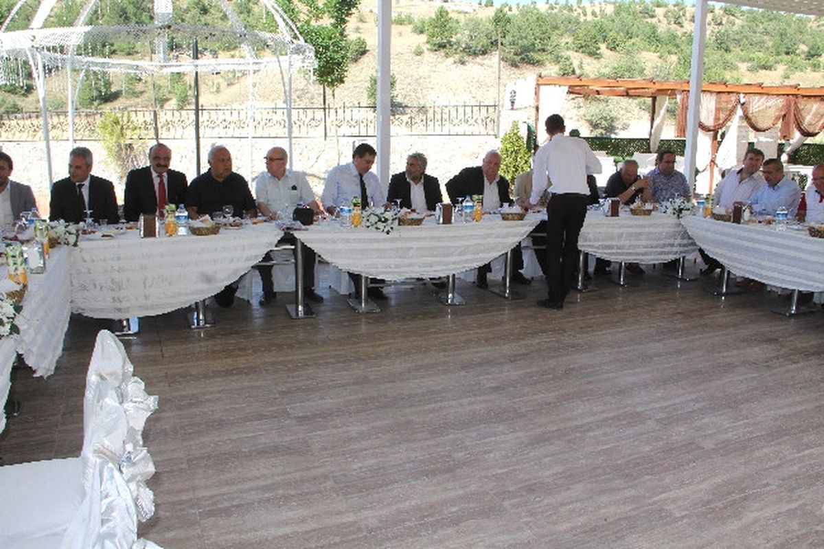 Gazetecilerden Protokole Kahvaltı