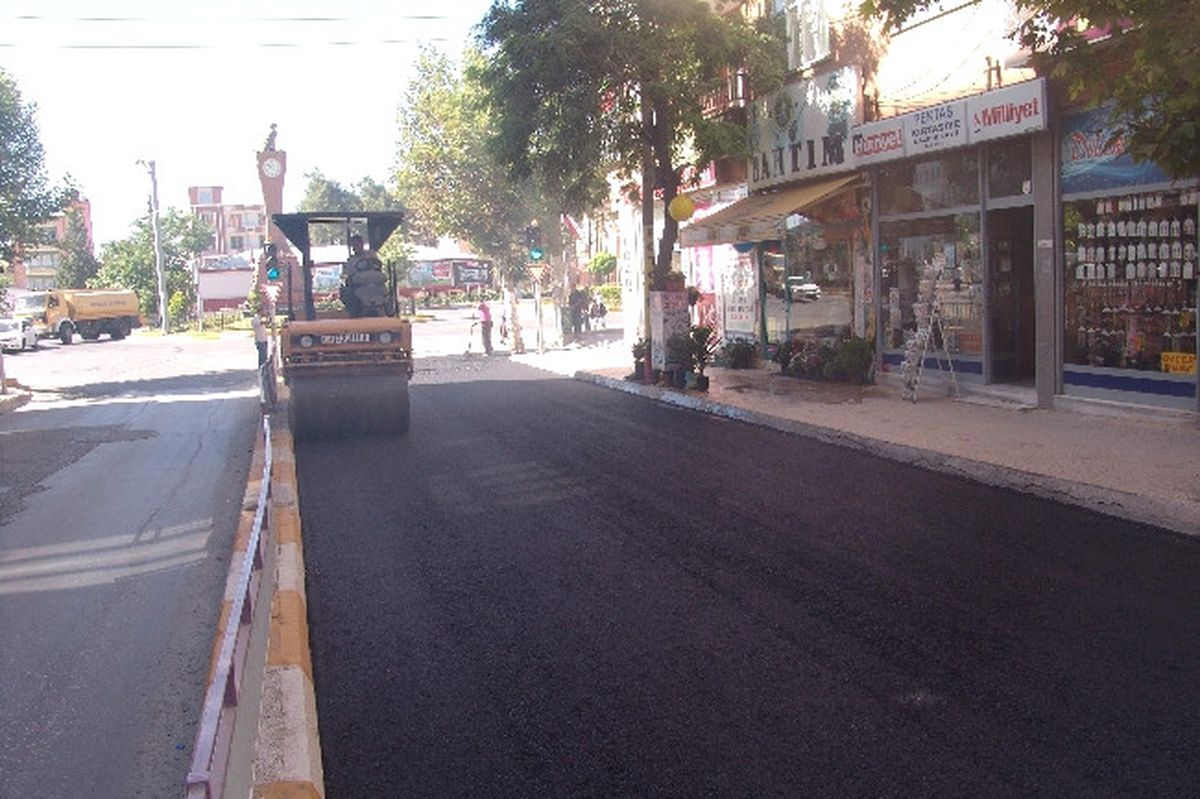 Hastane Caddesi\'nin Asfaltı Yenileniyor