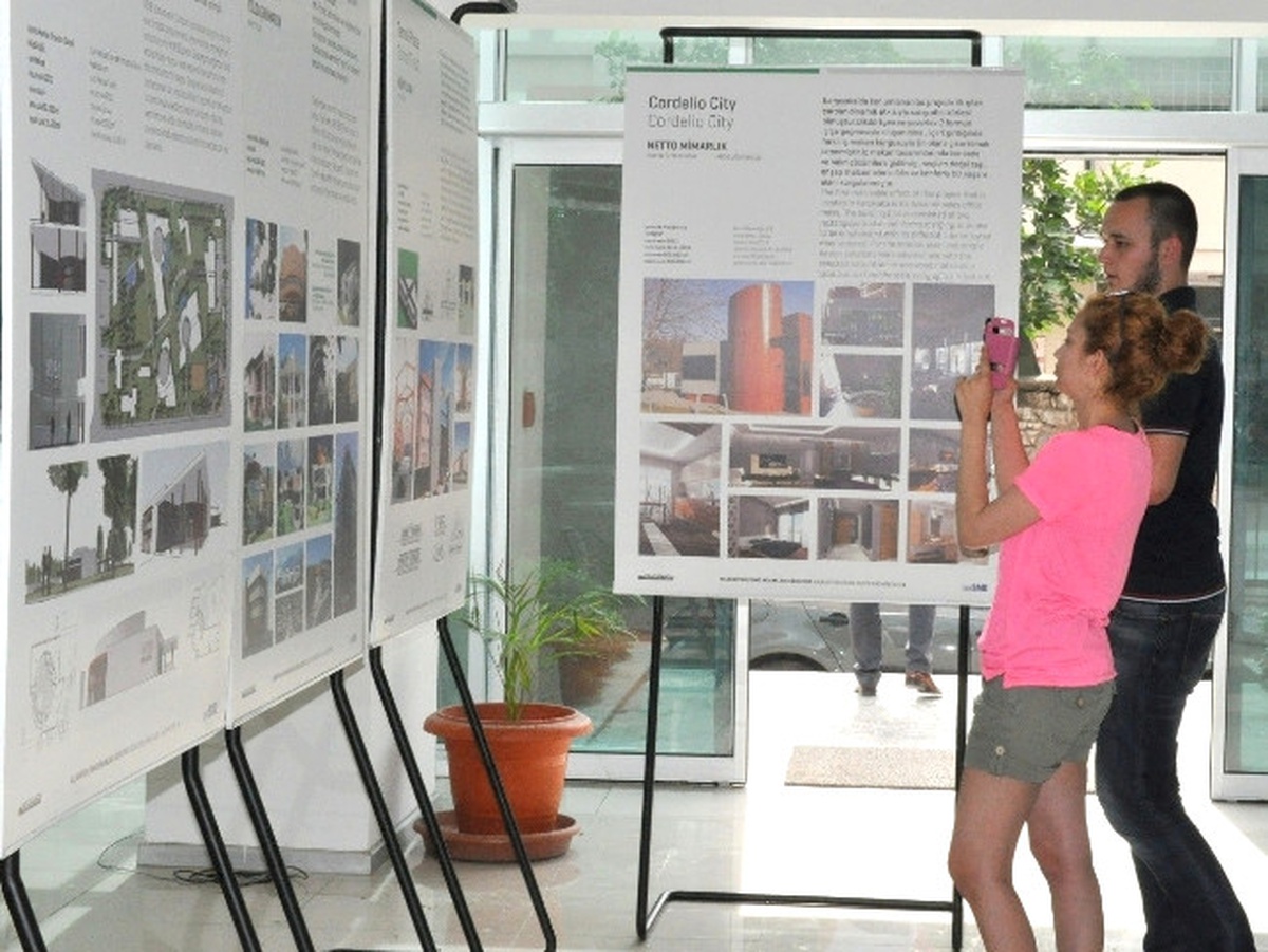 İzü Sanat Galerisinde "Koleksiyon / İzmir Smd Mimarları Ağırlıyor" Sergisi Açıldı