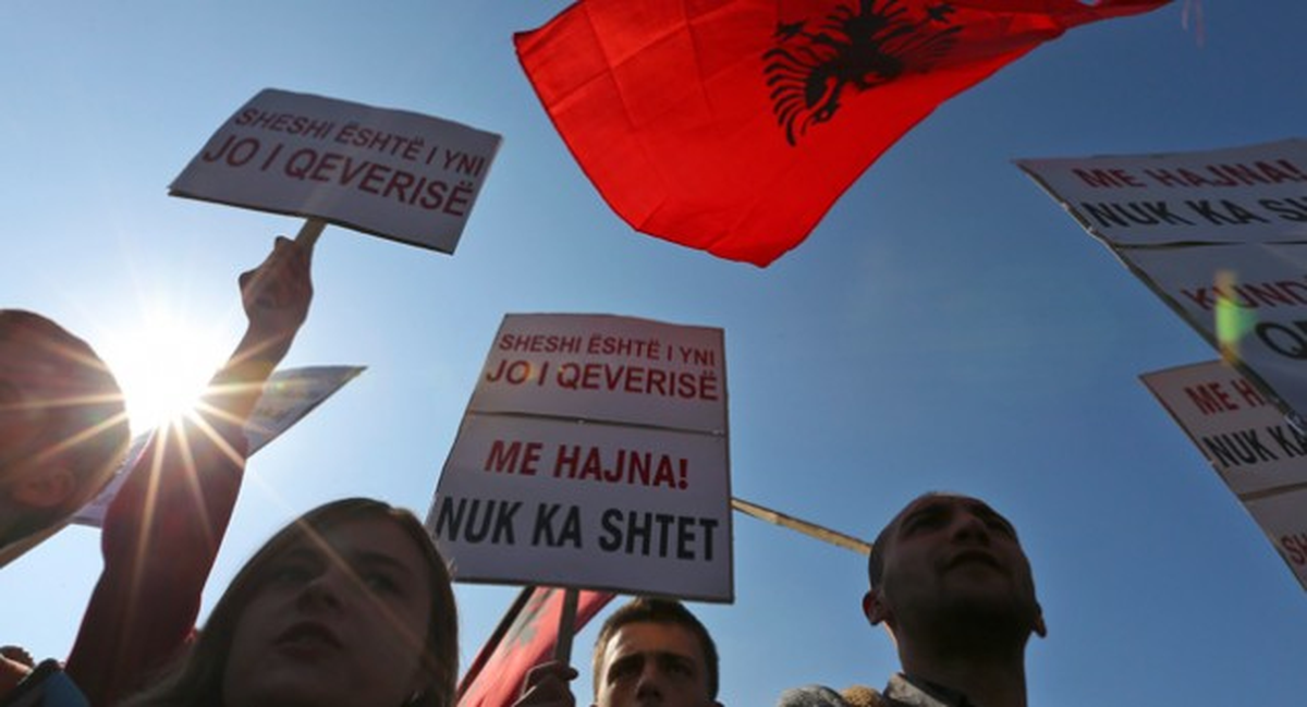 Kosova\'da Muhalefetten Protesto