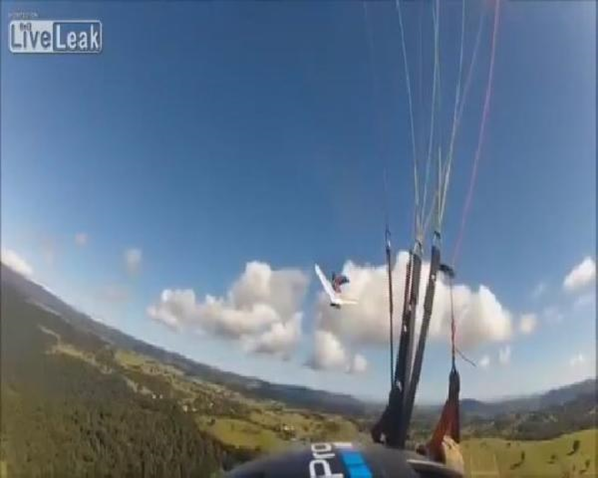 Yamaç Paraşütüyle Planör Havada Çarpıştı