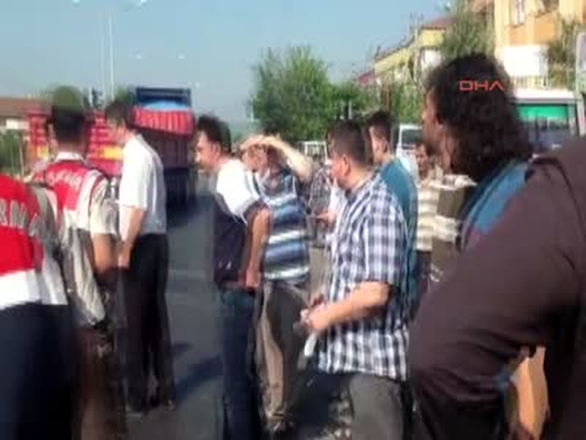 Yoldan Karşıya Geçerken Otomobil Çarptı