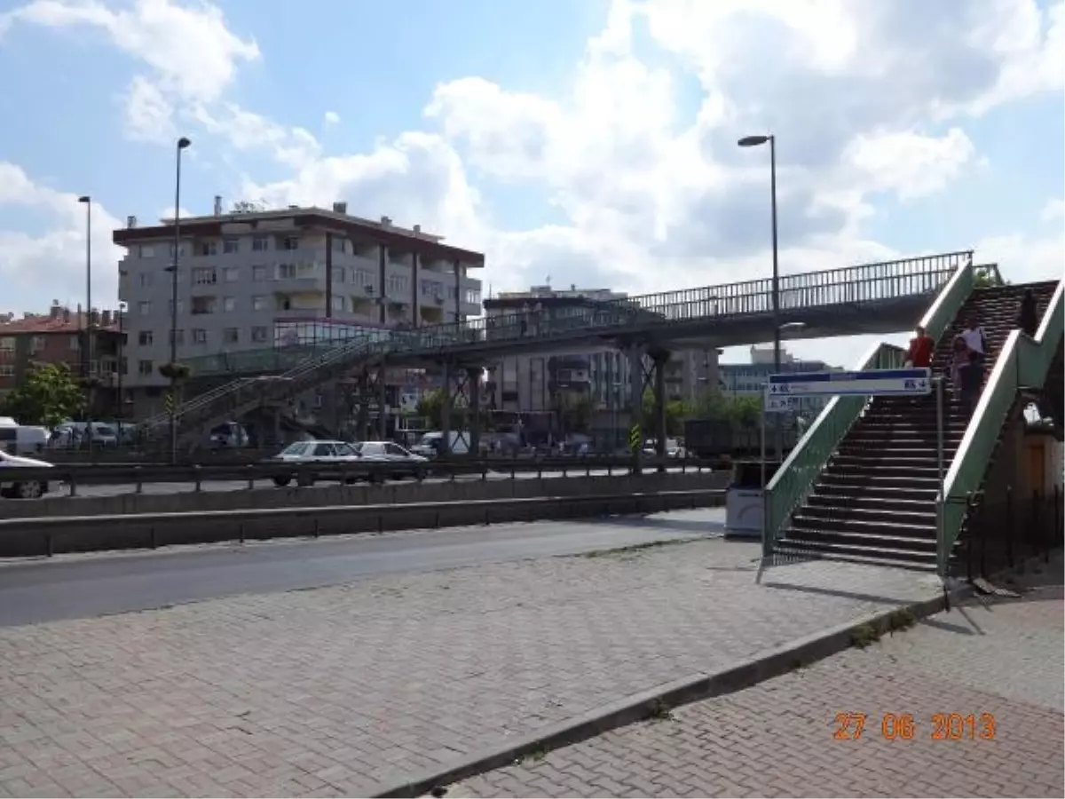 Şükrübey Metrobüs Üstgeçidi Yenileniyor