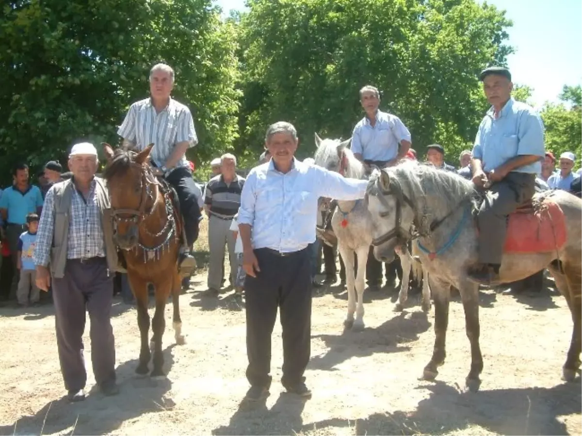 Balya Bengiler Köyünde At Yarışı Heyecanı