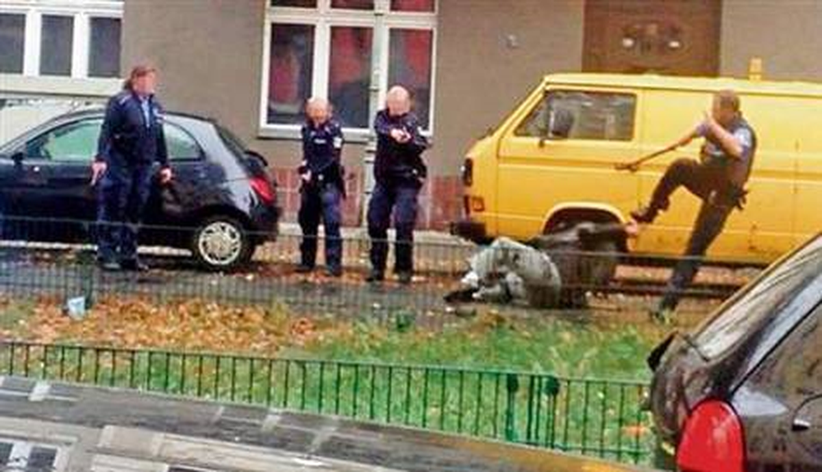 Berlin\'de Bir Polis, Bıçaklı Saldırganı Silahla Vurdu