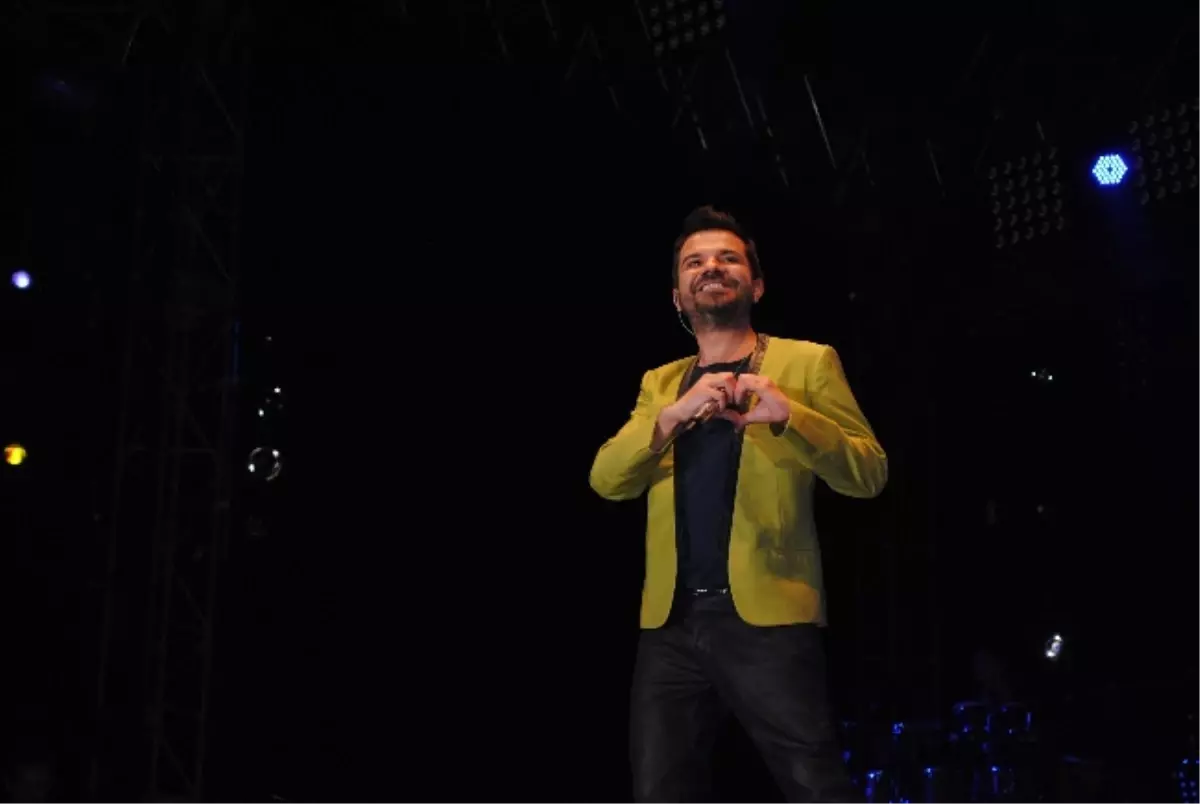 Büyükçekmeliler Festival Öncesinde Kenan Doğulu ile Coştu