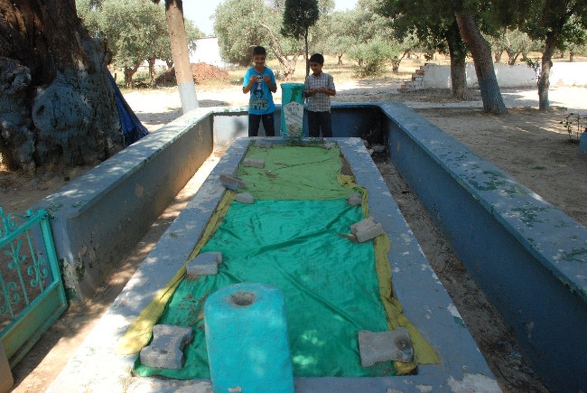 Dede Mezarlığı ve Türbesi İlgi Bekliyor