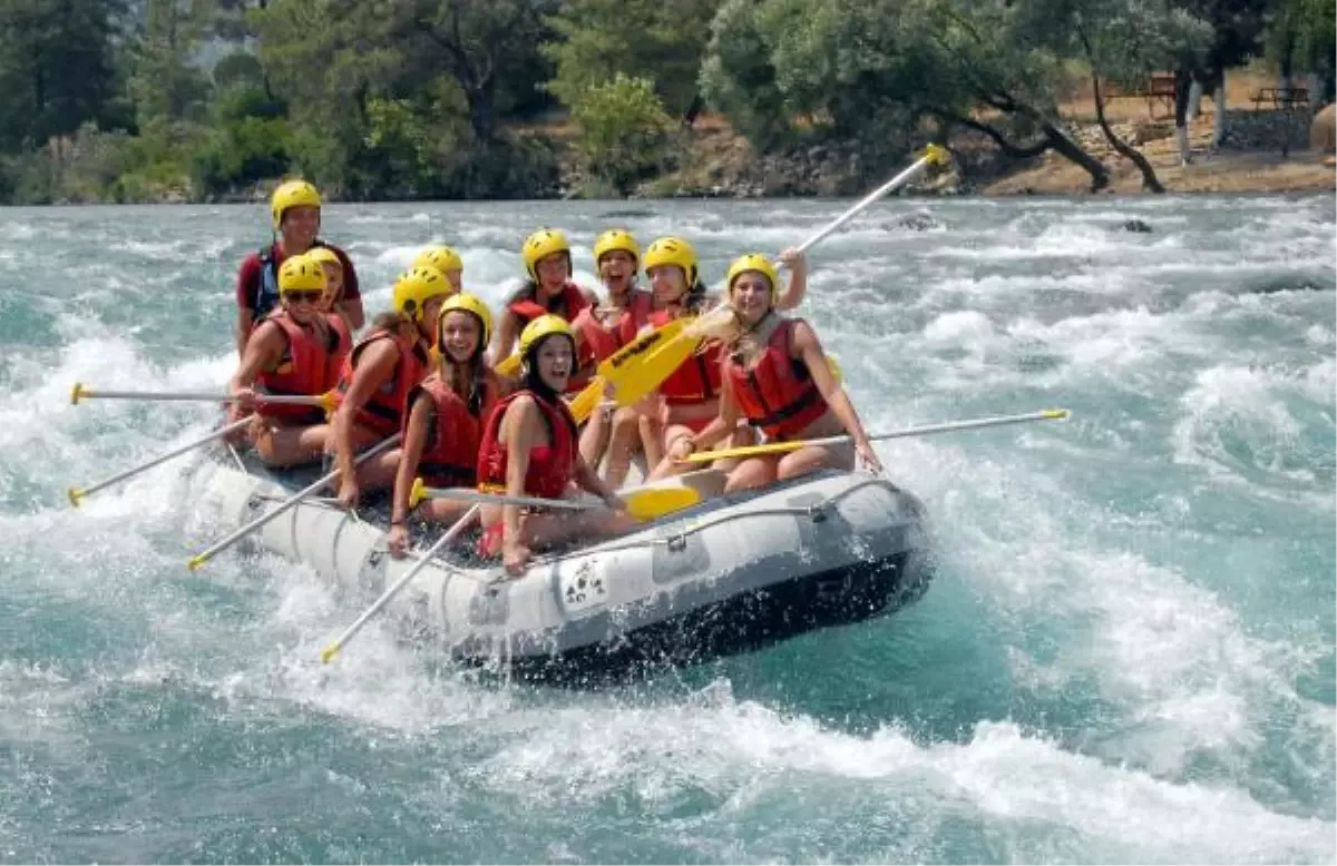 Güzellerin Rafting Keyfi