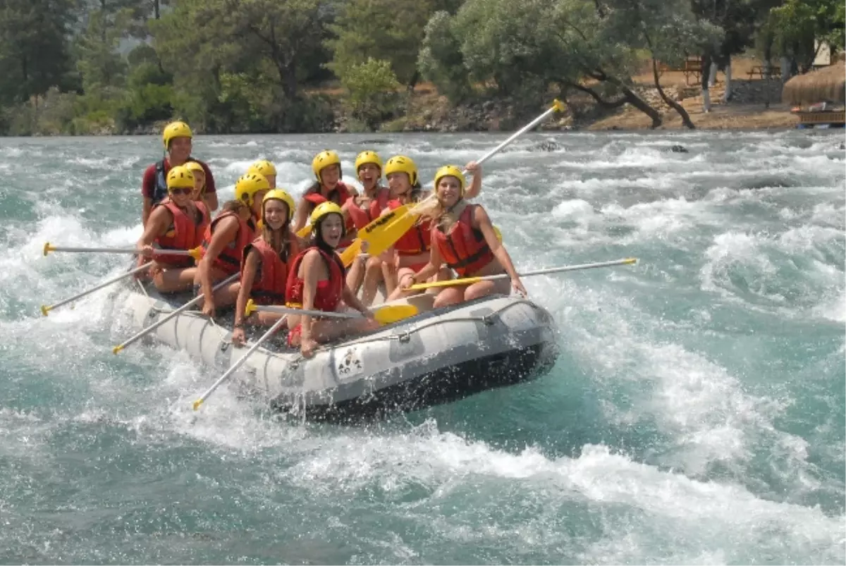 Güzellerin Rafting Keyfi