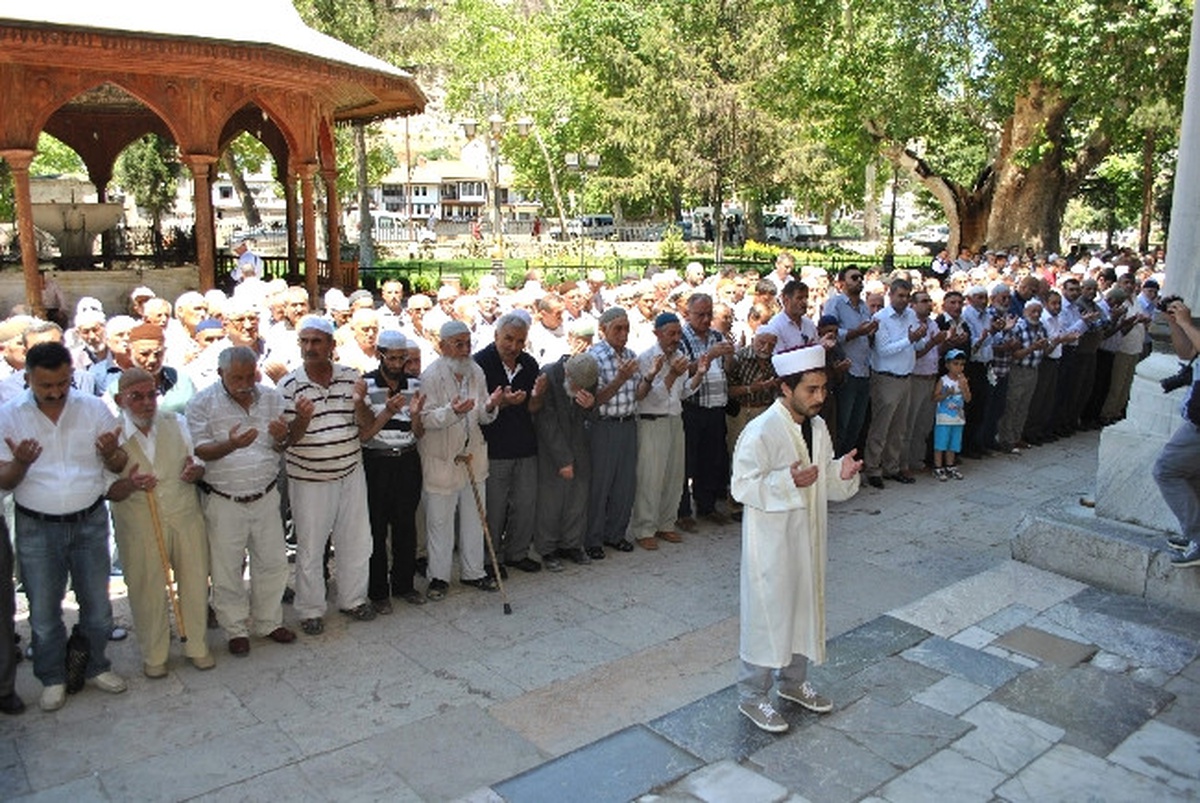 Katledilen Müslümanlar İçin Gıyabi Cenaze Namazı Kılındı