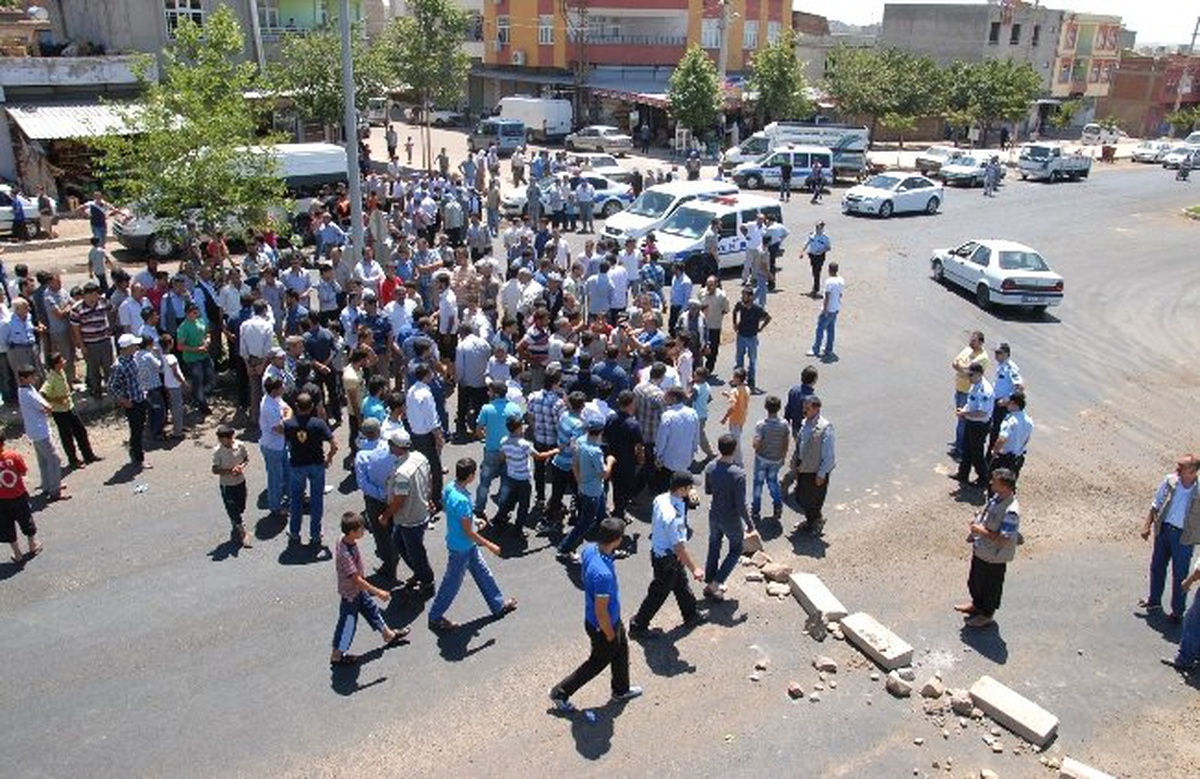 Kazalara İsyan Eden Vatandaşlar Yolu Kapattı