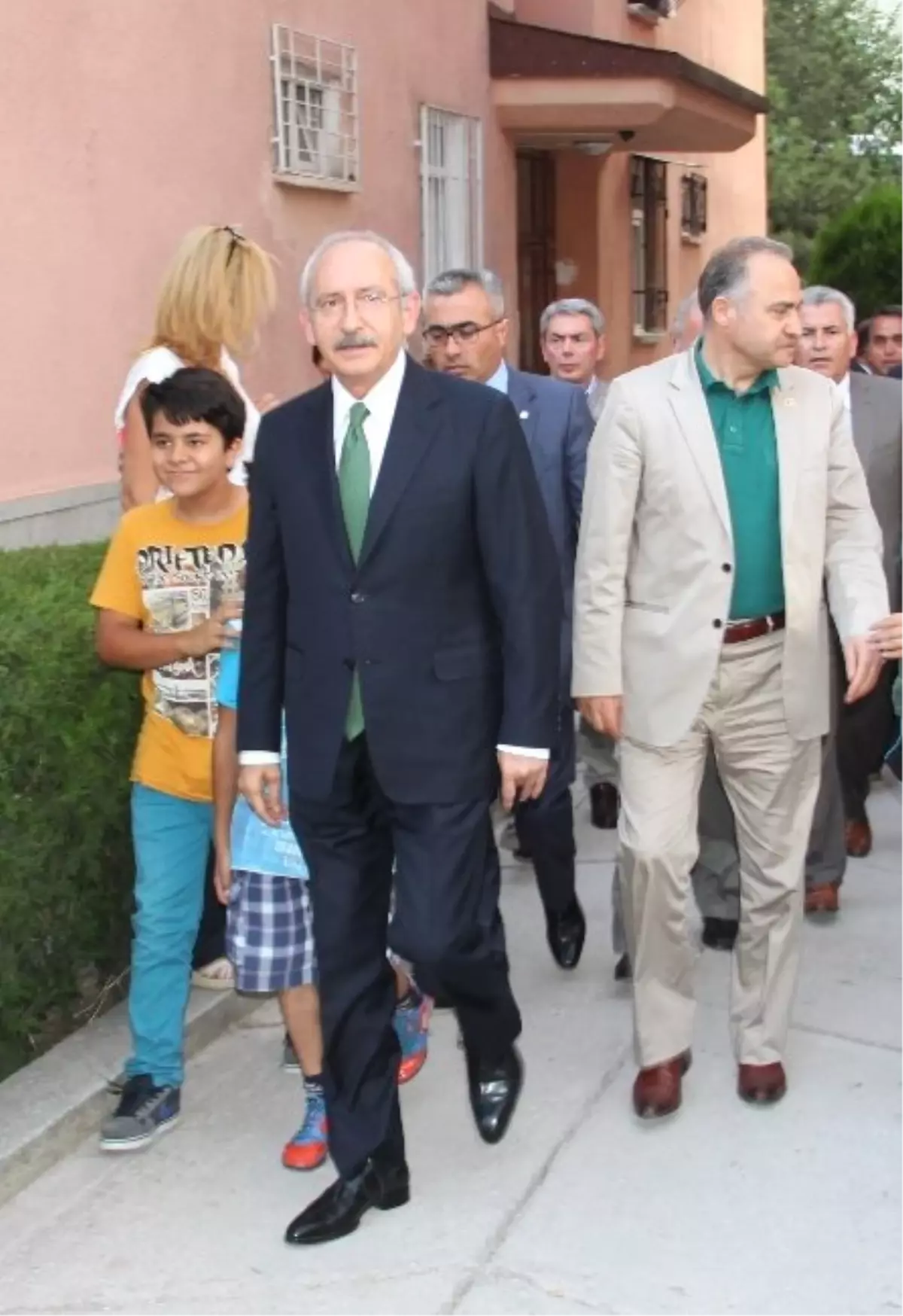 Kılıçdaroğlu\'ndan Sarısülük\'ün Ailesine Taziye Ziyareti