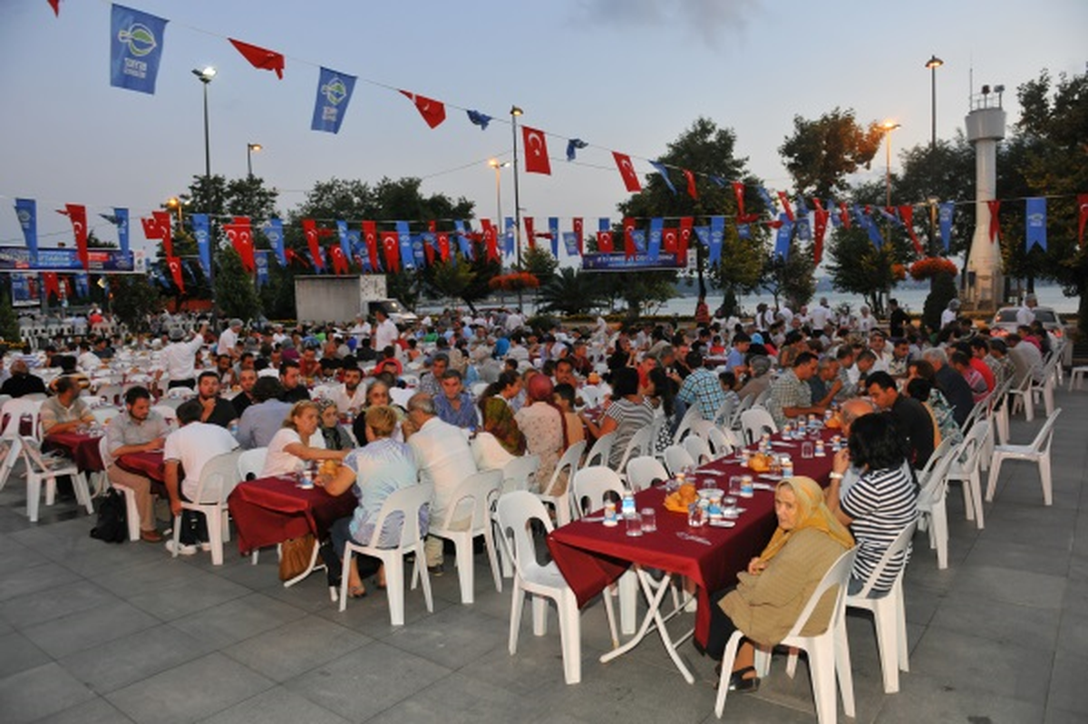 Komşuluk, Huzur ve Paylaşma Sokak İftarları\'nda