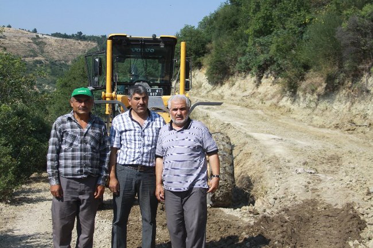 Köylerdeki Arazi Yolları Düzenleniyor