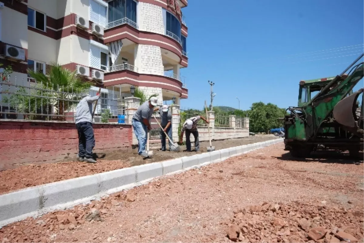 Kumluca\'da Park ve Çevre Düzenleme Çalışmaları Devam Ediyor