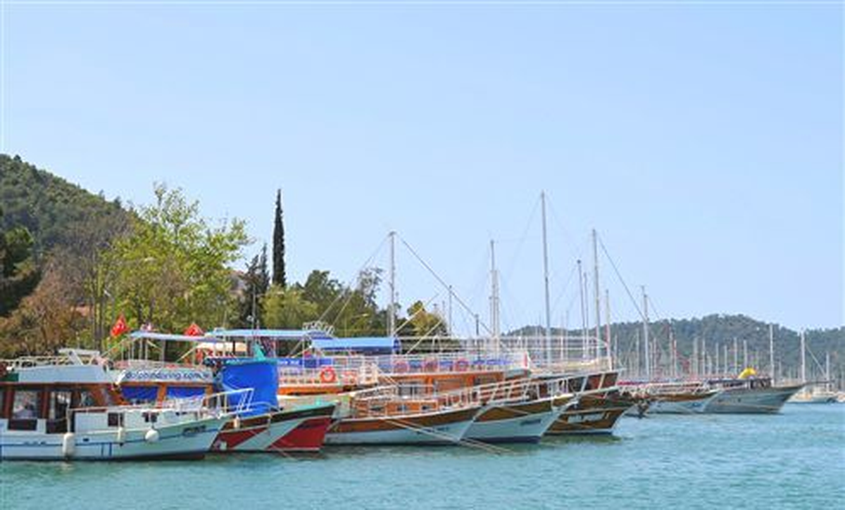 Marmaris\'te Kaçak Yat Malzemesi Ele Geçirildi