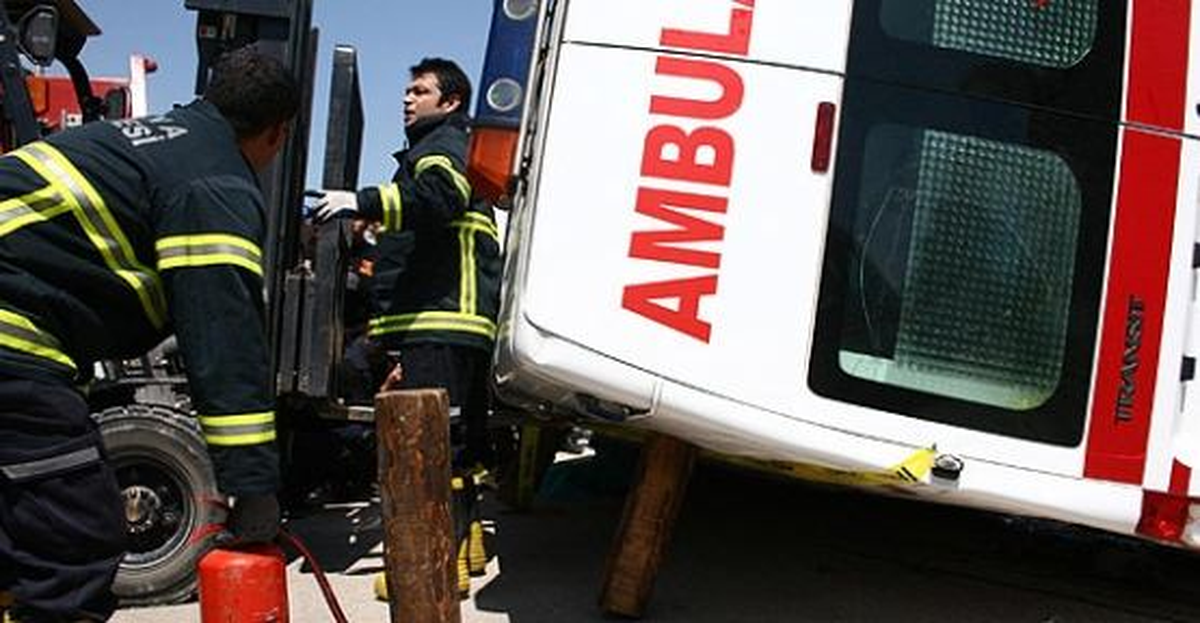 Mazıdağı\'da Ambulans Devrildi: 5 Yaralı