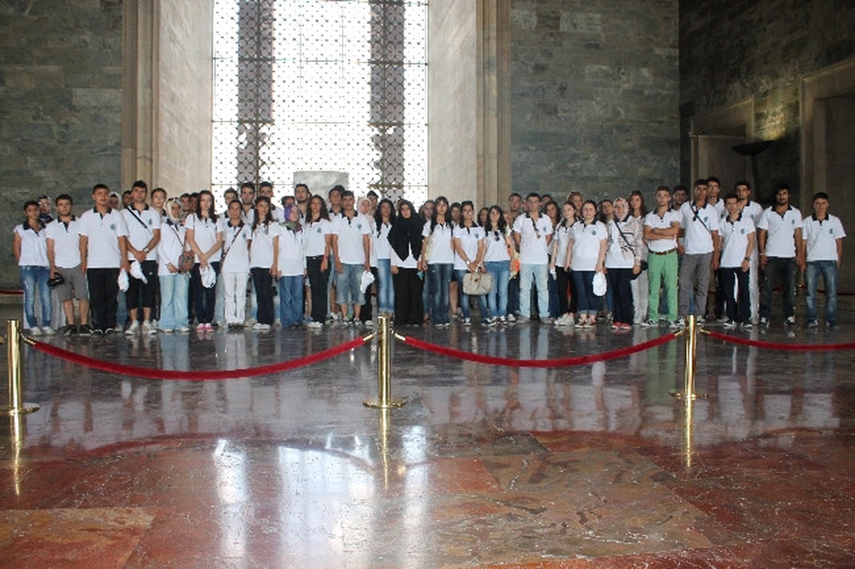Şehit ve Gazi Çocukları Anıtkabir\'i Ziyaret Etti