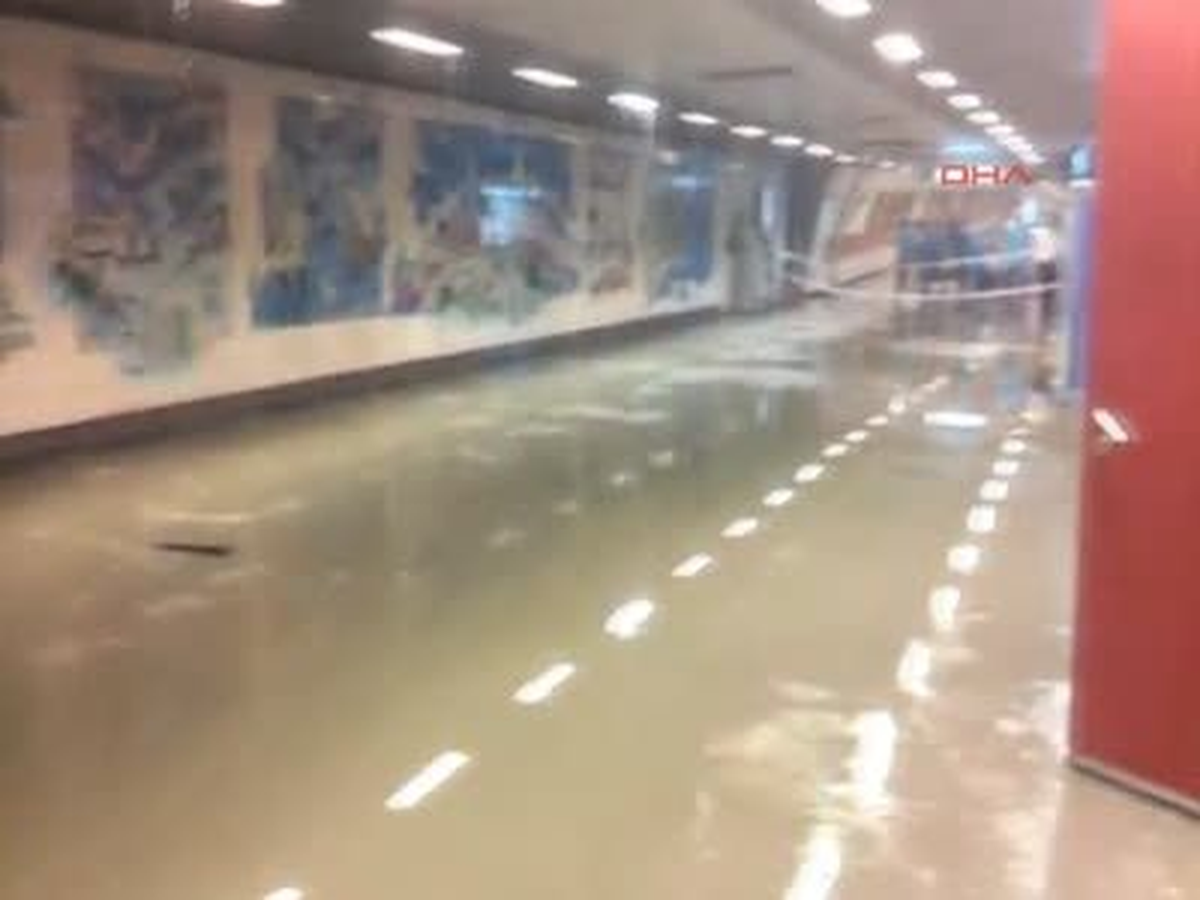 Taksim Metrosu\'nu Su Bastı