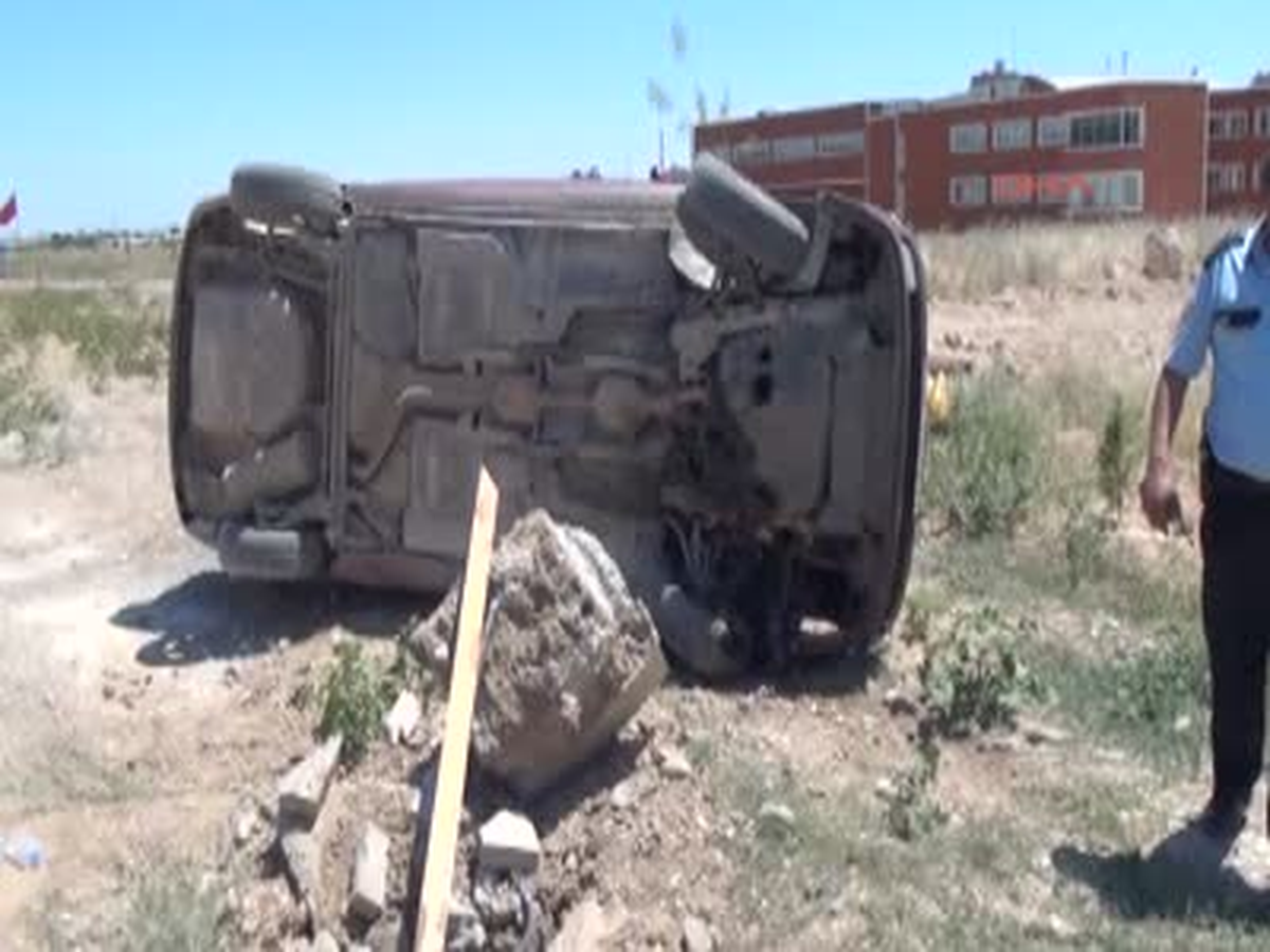 Adıyaman\'da Otomobil Devrildi 5 Yaralı