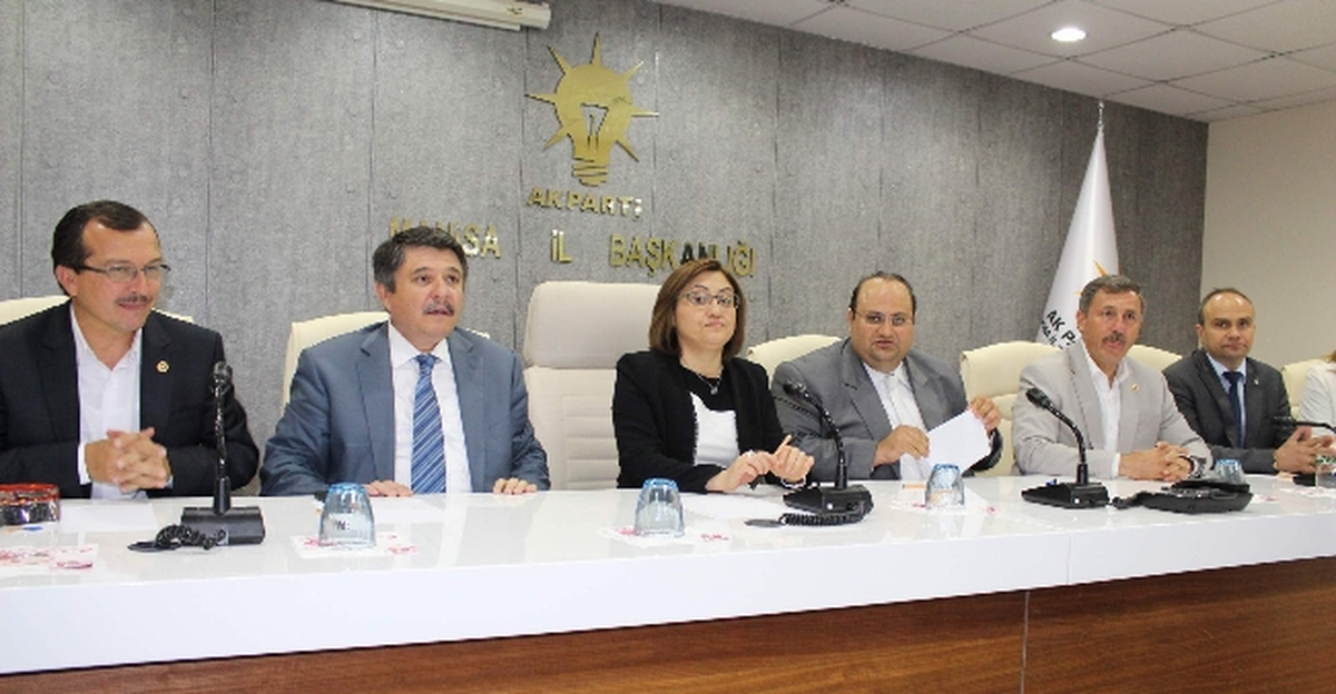 Bakan Şahin\'den AK Parti Manisa İl Başkanlığı\'na Ziyaret