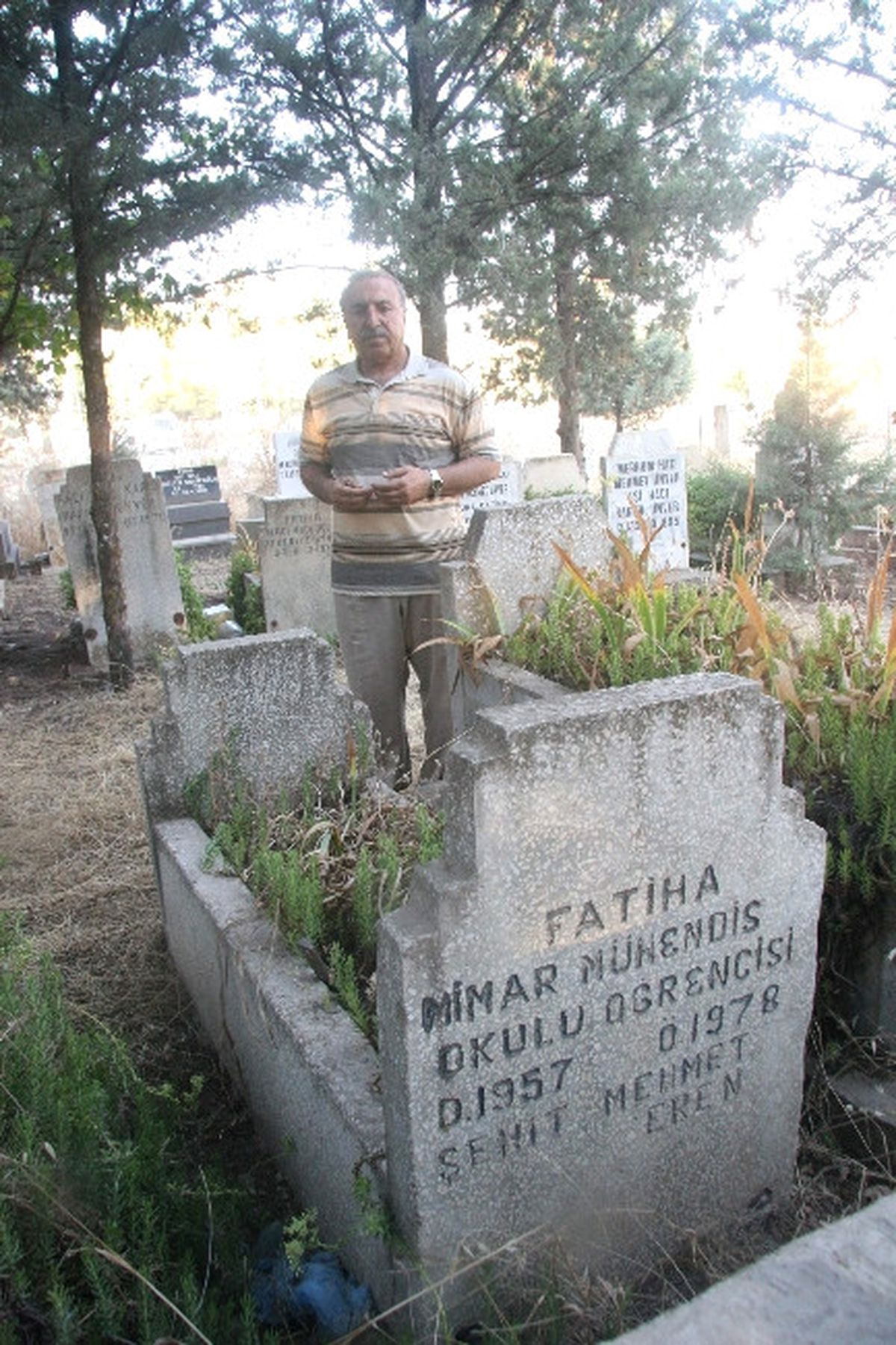 Belediye Başkan Aday Adayı Çelebioğlu, Ülkücü ve Terör Şehitlerinin Mezarını Ziyaret Etti