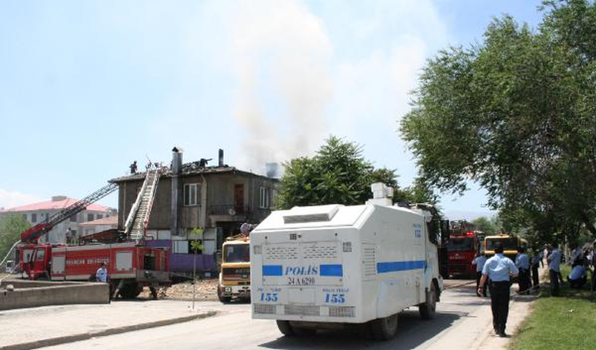 Çatıdaki Yangın İçin Toma Getirildi