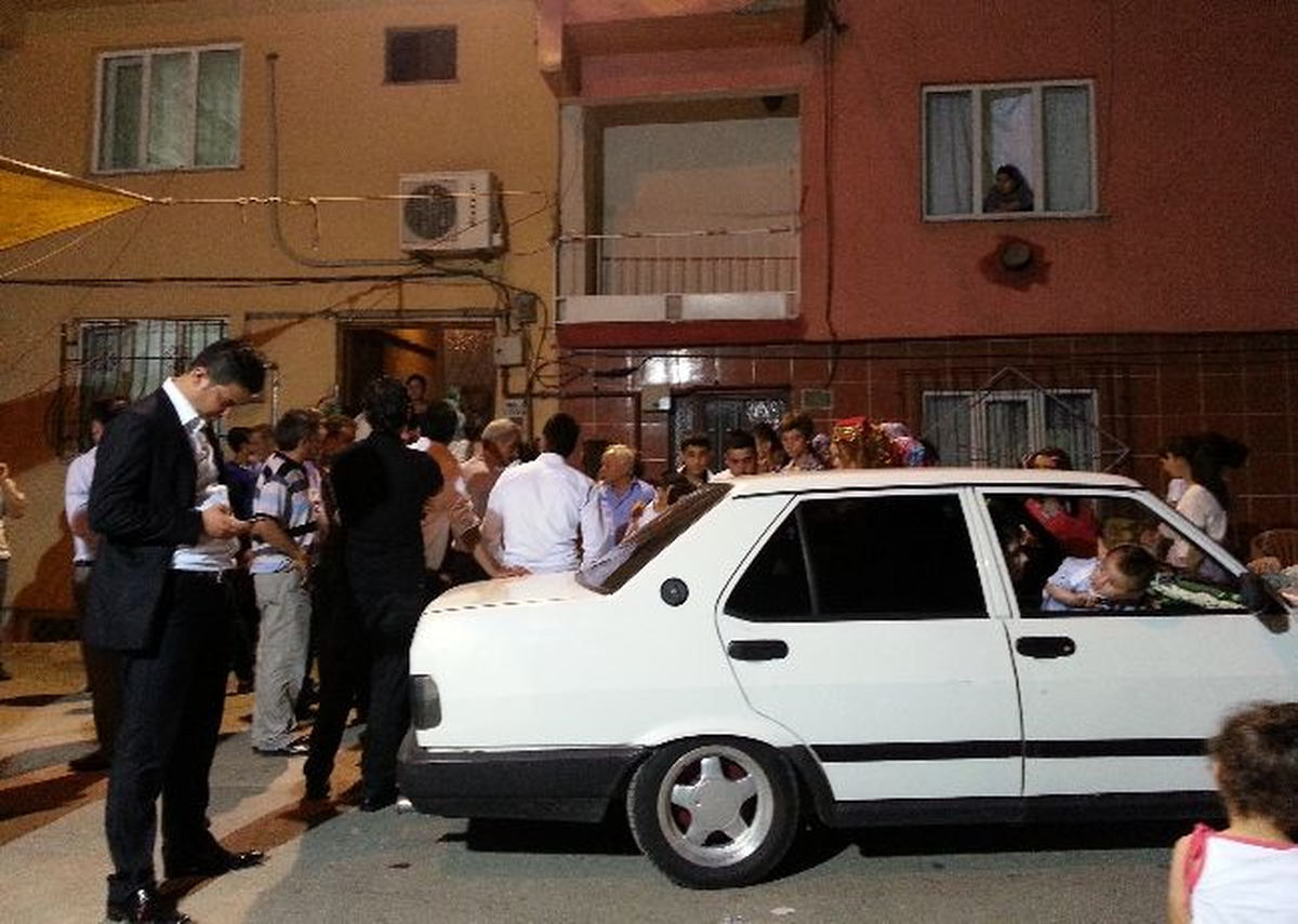 Düğünde Altın Dolu Çantayı Çaldılar