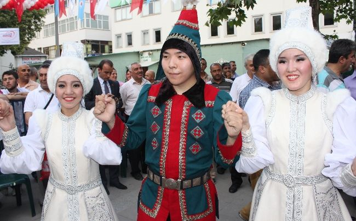 Dünya, Kağıthane\'de "Barış" Halayı Çekti