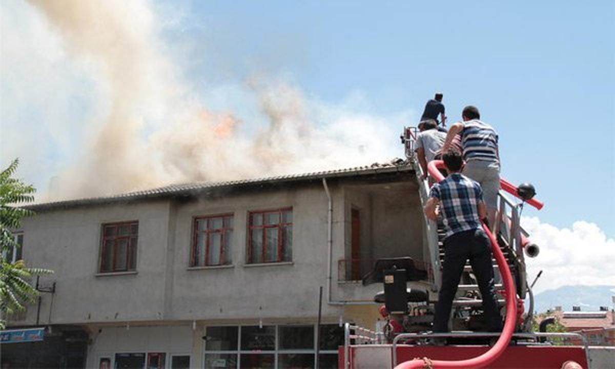 Erzincan\'da Çatı Yangını