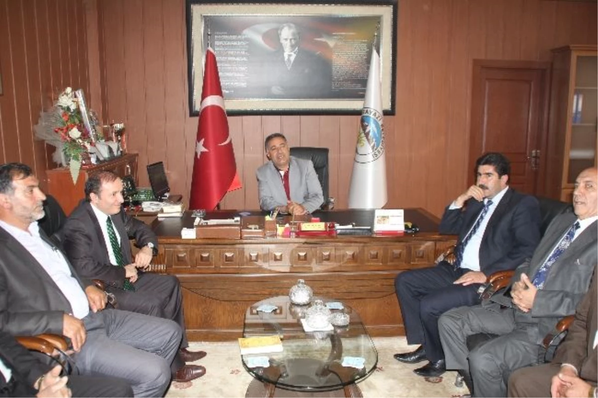Erzurum Büyükşehir Belediye Başkanı Küçükler, Karayazı\'yı Ziyaret Etti
