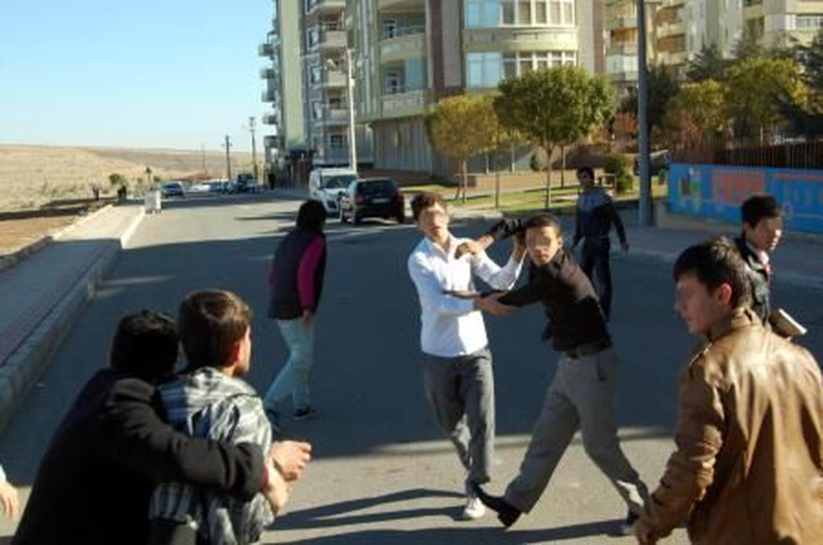 Erzurum\'da Ters Bakma Kavgası: 3 Yaralı