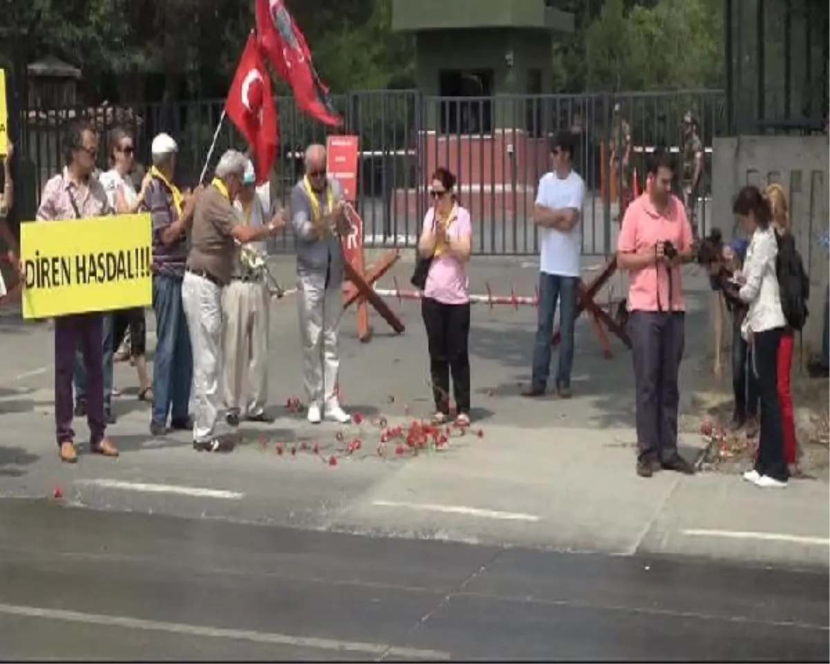 Hasdal\'da Tutuklu Askerlerden 3 Günlük Açlık Grevi /// Cezaevi Önünde Subay Eşlerinden Destek Eylemi