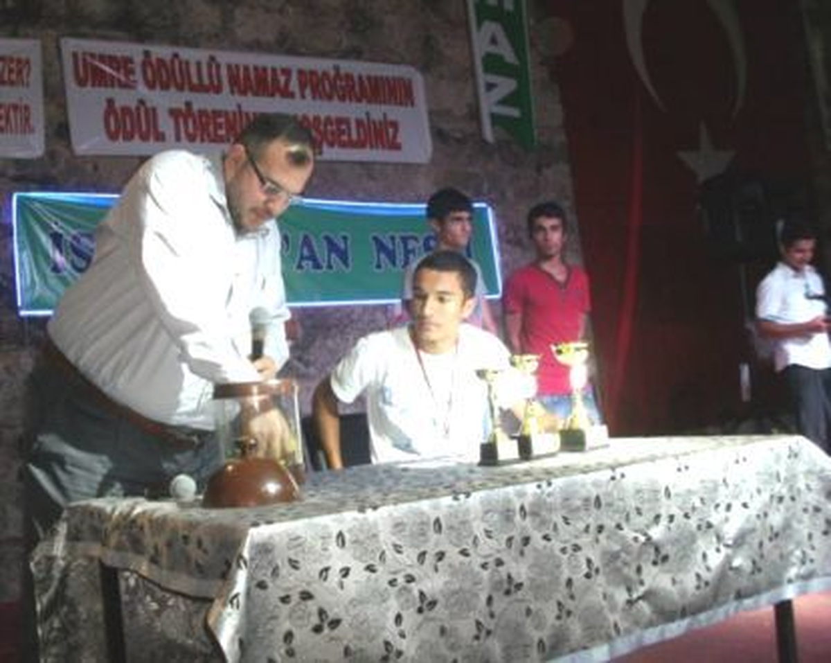 Hatay\'da Camide Düzenli Namaz Kılan Gençler Ödüllendirildi