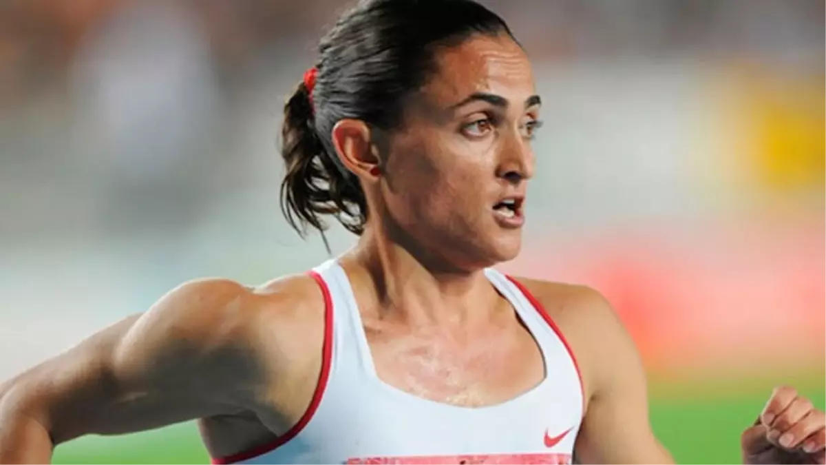 İngiltere\'de 1 Haftadır Yoğun Bakım\'da Tedavi Gören Binnaz Uslu, Ambulans Uçakla Ankara\'ya Getirildi