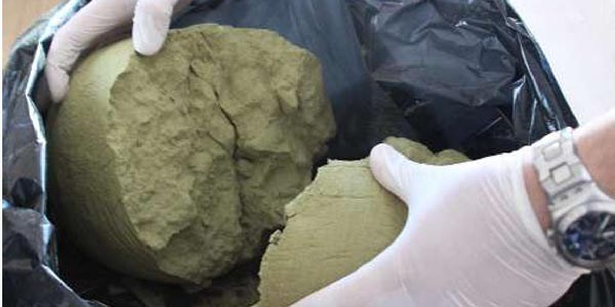 Kemer\'de Yaklaşık 1,5 Kilogram Esrar Ele Geçirildi