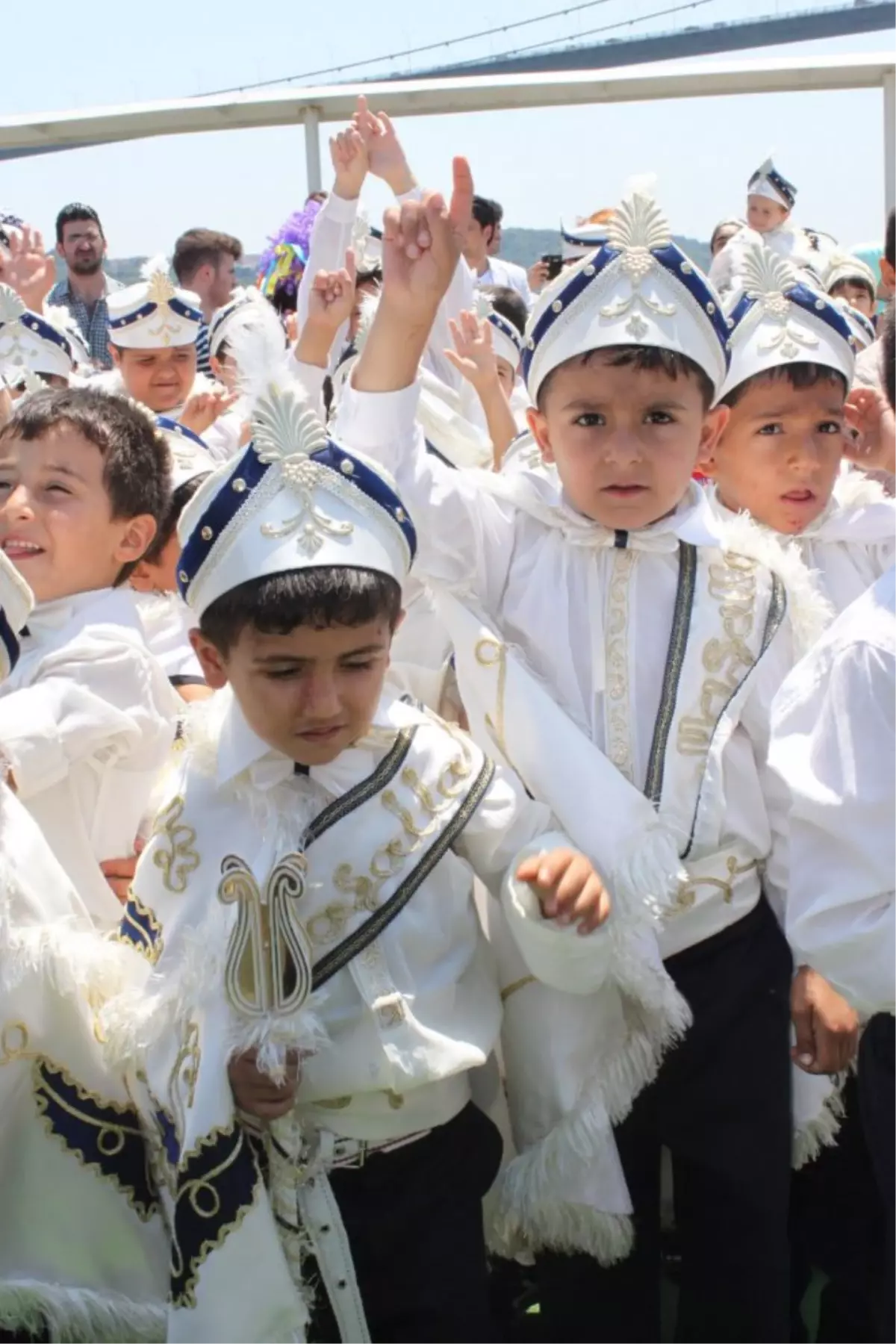 Önce Sünnet Oldular, Sonra Boğaz Turu Attılar