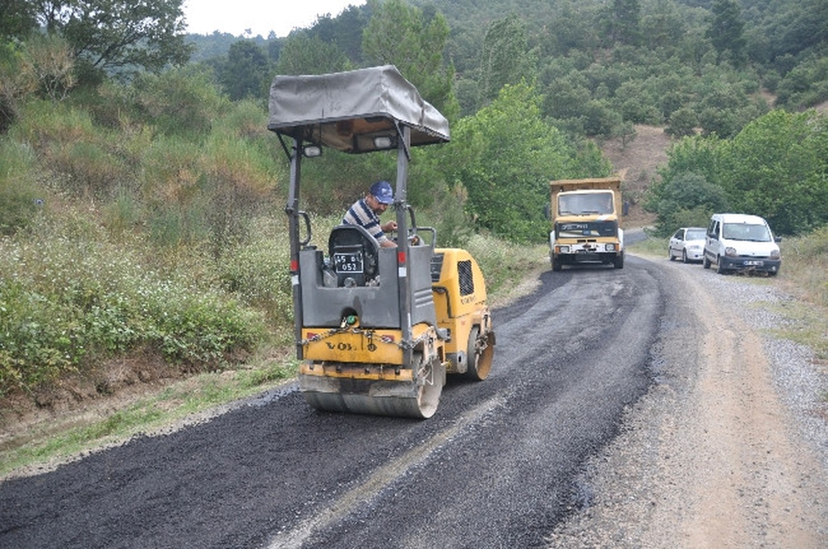 Soma\'da Köy Yollarında Çalışmalar Başladı