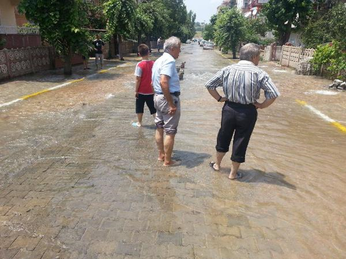 Su Borusu Patladı, Sokak Göle Döndü