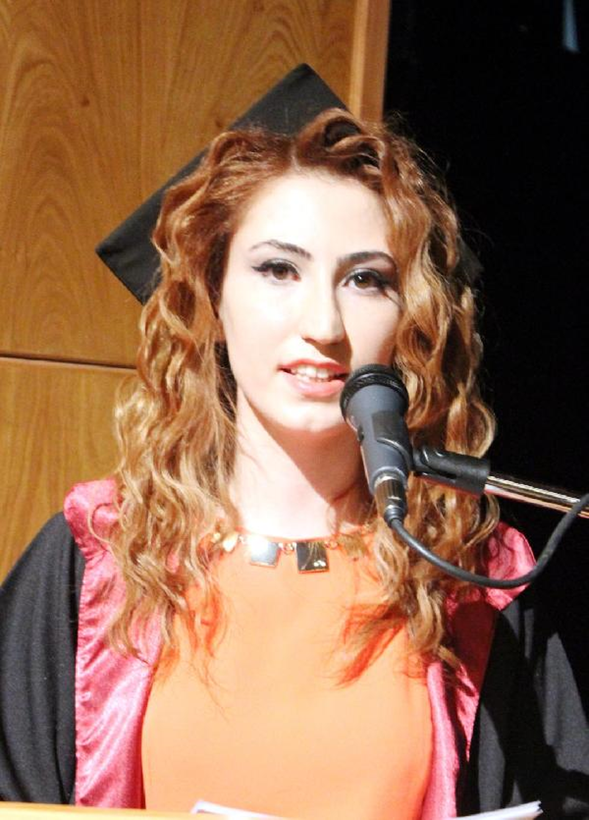 Tıp Fakültesi 1.si Berrak\'tan Yönetime Eleştiri