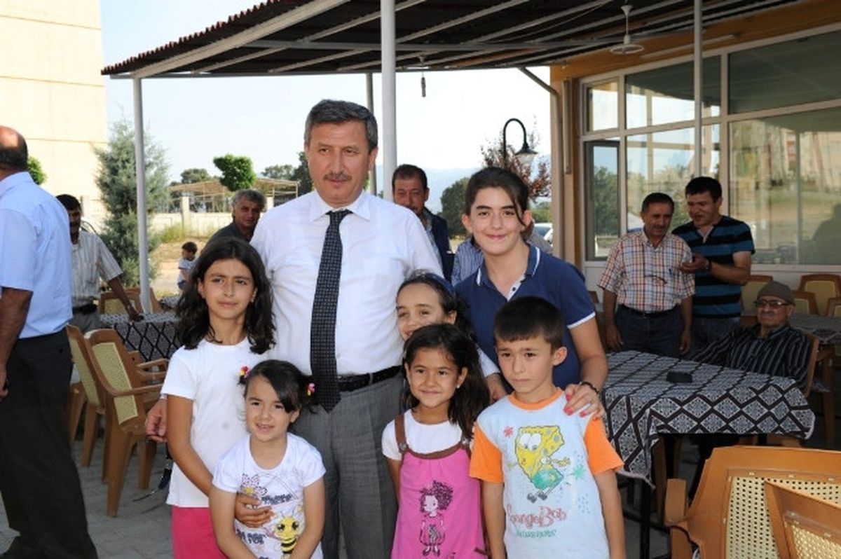 Vali Yılmaz\'dan Öğrencilere "Tatilde de Kitap Okuyun" Tavsiyesi