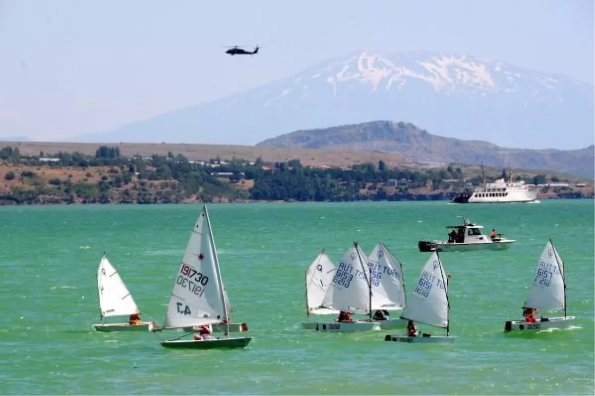 Van Gölü\'nde Festival Coşkusu