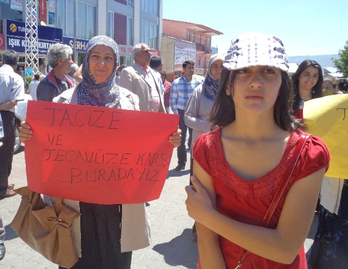 Bingöl\'deki Cinsel İstismar Olayı Protesto Edildi