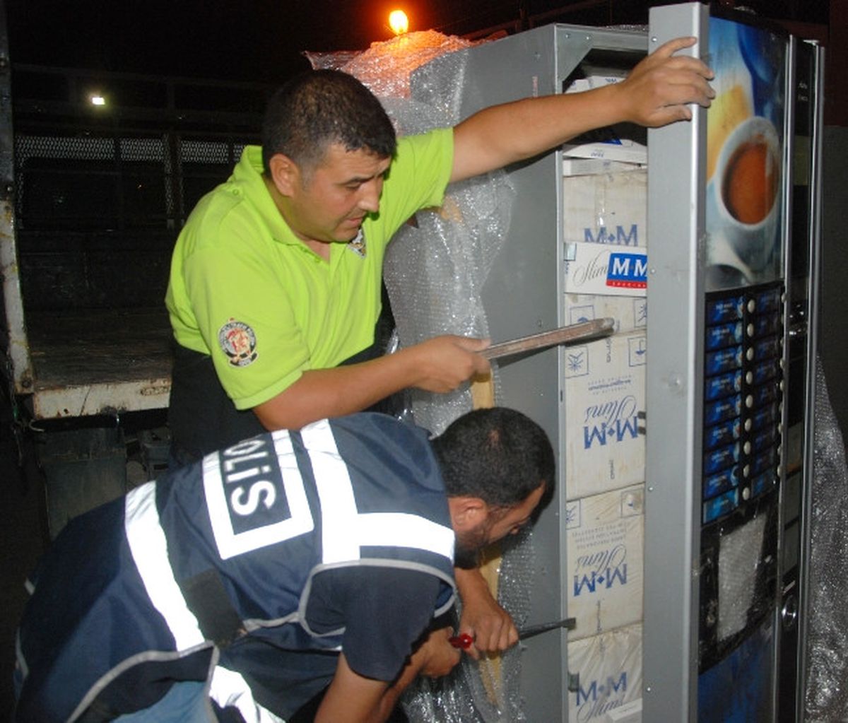 İçecek Otomatlarından Kaçak Sigara Çıktı