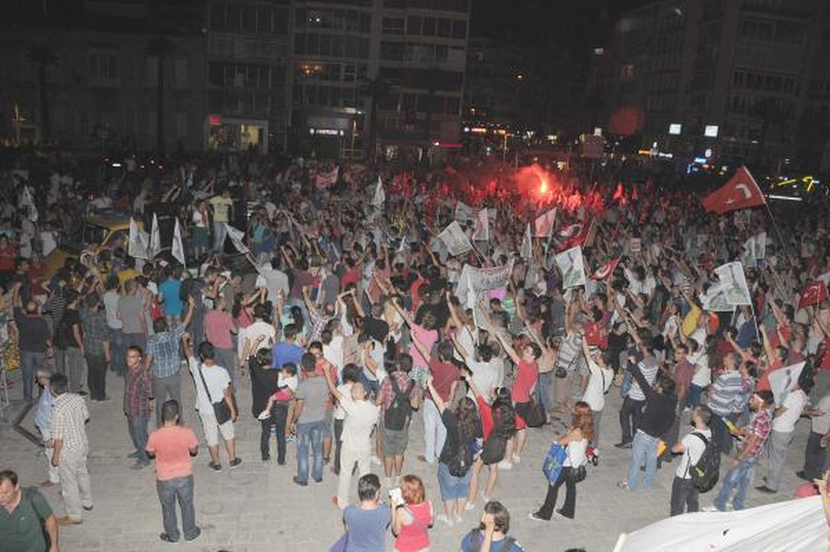İzmir\'de Lice\'de Yaşananlar Protesto Edildi (2)