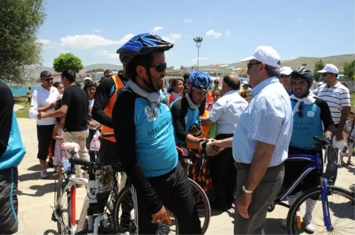 "Pedal Pedal Vangölü" Bisiklet Ekibi Van\'a Ulaştı