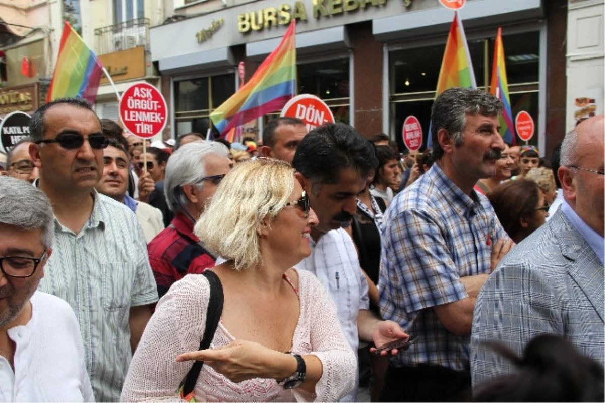 Taksim\'de Lgbt Onur Haftası Yürüyüşü